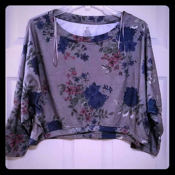 g21 Tops - 🆕floral crop top size XL 3/4 sleeve gray blue